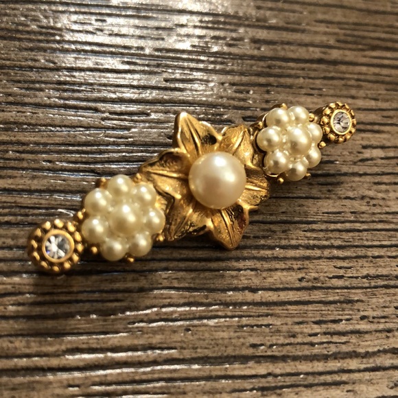 Vintage 1928 Brand Faux Pearl Flower & Rhinestone Bar Pin - Picture 5 of 14